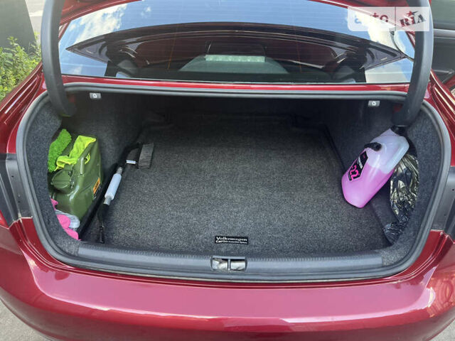 Красный Фольксваген Пассат, объемом двигателя 1.8 л и пробегом 130 тыс. км за 11800 $, фото 10 на Automoto.ua