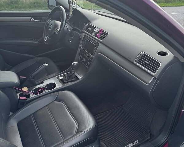 Красный Фольксваген Пассат, объемом двигателя 1.8 л и пробегом 194 тыс. км за 11000 $, фото 9 на Automoto.ua