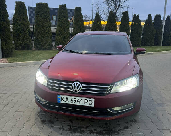 Красный Фольксваген Пассат, объемом двигателя 1.8 л и пробегом 167 тыс. км за 10000 $, фото 8 на Automoto.ua