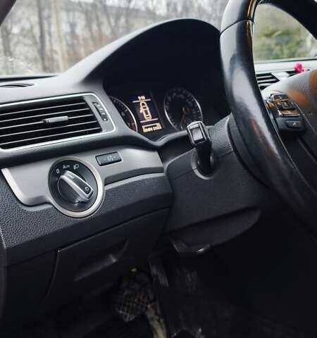 Червоний Фольксваген Пассат, об'ємом двигуна 1.8 л та пробігом 195 тис. км за 11000 $, фото 22 на Automoto.ua