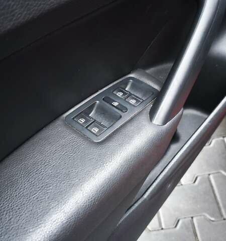 Червоний Фольксваген Пассат, об'ємом двигуна 1.8 л та пробігом 195 тис. км за 11000 $, фото 28 на Automoto.ua