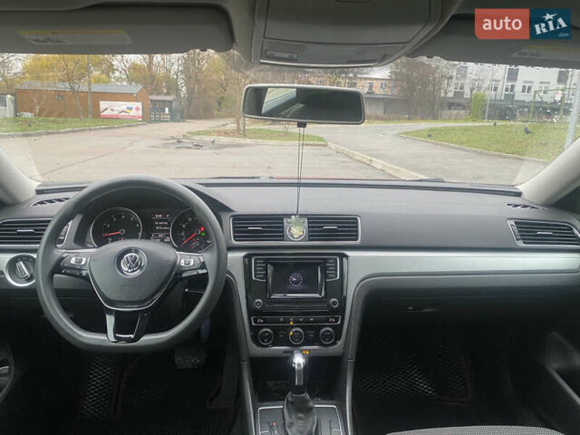 Красный Фольксваген Пассат, объемом двигателя 1.8 л и пробегом 211 тыс. км за 9700 $, фото 7 на Automoto.ua