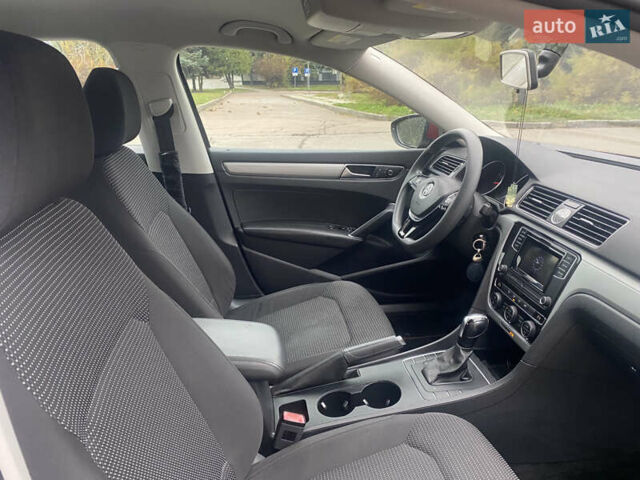 Красный Фольксваген Пассат, объемом двигателя 1.8 л и пробегом 211 тыс. км за 9700 $, фото 9 на Automoto.ua