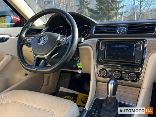 Красный Фольксваген Пассат, объемом двигателя 1.8 л и пробегом 143 тыс. км за 14000 $, фото 11 на Automoto.ua