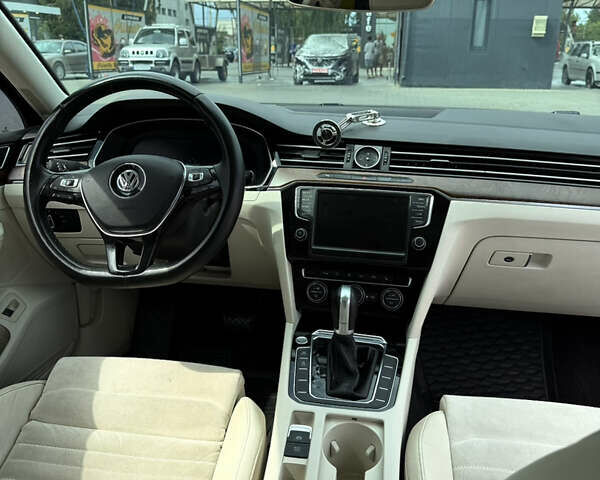 Червоний Фольксваген Пассат, об'ємом двигуна 1.97 л та пробігом 298 тис. км за 16300 $, фото 9 на Automoto.ua