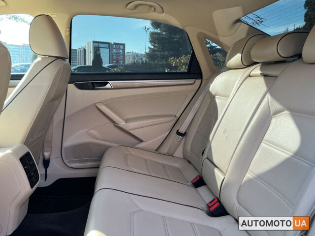 Красный Фольксваген Пассат, объемом двигателя 1.8 л и пробегом 143 тыс. км за 14000 $, фото 9 на Automoto.ua