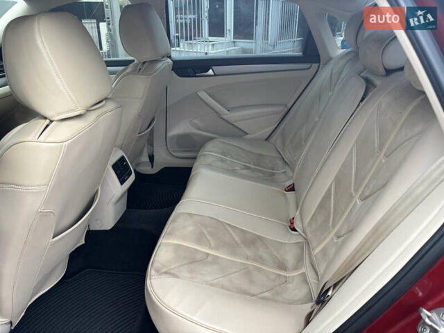 Красный Фольксваген Пассат, объемом двигателя 1.8 л и пробегом 247 тыс. км за 10900 $, фото 11 на Automoto.ua