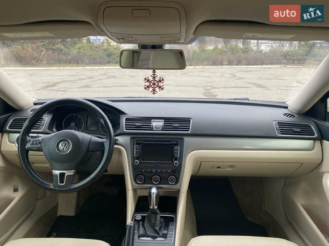 Червоний Фольксваген Пассат, об'ємом двигуна 1.8 л та пробігом 195 тис. км за 8800 $, фото 11 на Automoto.ua