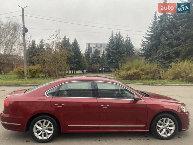 Красный Фольксваген Пассат, объемом двигателя 1.8 л и пробегом 211 тыс. км за 9700 $, фото 2 на Automoto.ua