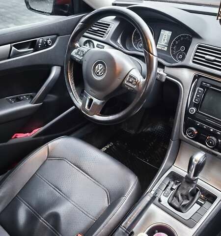 Червоний Фольксваген Пассат, об'ємом двигуна 1.8 л та пробігом 195 тис. км за 11000 $, фото 15 на Automoto.ua