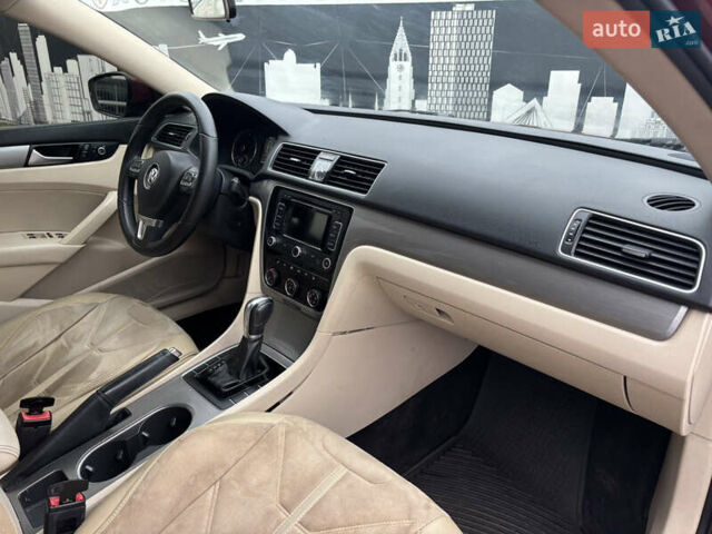 Красный Фольксваген Пассат, объемом двигателя 1.8 л и пробегом 247 тыс. км за 10900 $, фото 16 на Automoto.ua