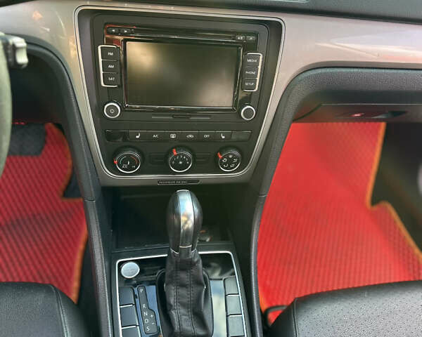 Червоний Фольксваген Пассат, об'ємом двигуна 1.8 л та пробігом 160 тис. км за 10800 $, фото 14 на Automoto.ua