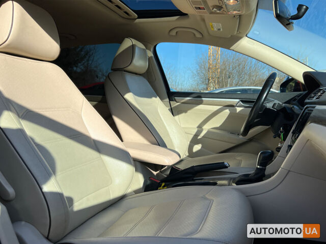 Красный Фольксваген Пассат, объемом двигателя 1.8 л и пробегом 143 тыс. км за 14000 $, фото 8 на Automoto.ua