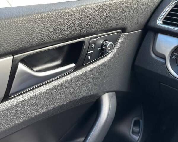 Червоний Фольксваген Пассат, об'ємом двигуна 1.8 л та пробігом 150 тис. км за 9500 $, фото 8 на Automoto.ua