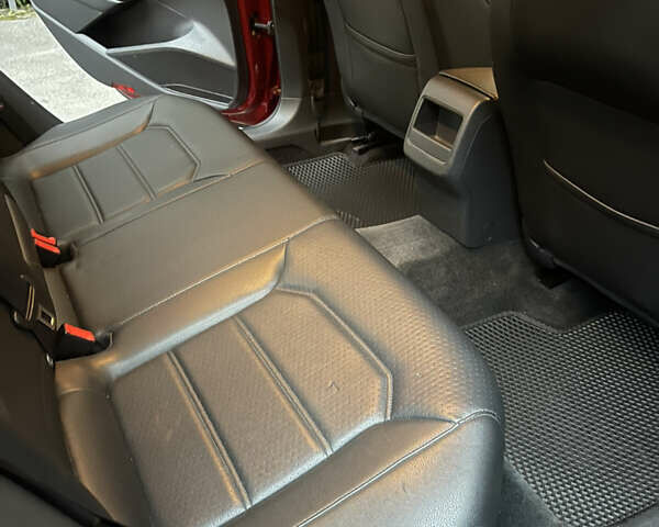 Красный Фольксваген Пассат, объемом двигателя 1.8 л и пробегом 225 тыс. км за 13800 $, фото 4 на Automoto.ua