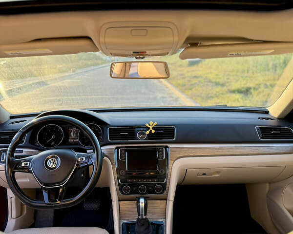 Красный Фольксваген Пассат, объемом двигателя 1.8 л и пробегом 140 тыс. км за 12750 $, фото 17 на Automoto.ua