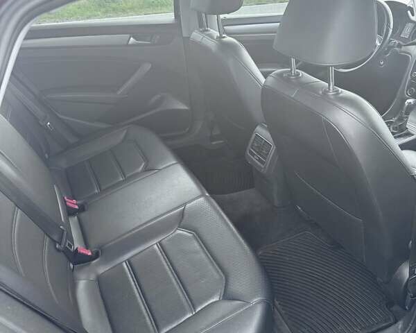 Красный Фольксваген Пассат, объемом двигателя 1.8 л и пробегом 194 тыс. км за 11000 $, фото 11 на Automoto.ua