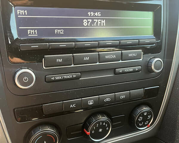 Красный Фольксваген Пассат, объемом двигателя 1.8 л и пробегом 130 тыс. км за 11800 $, фото 20 на Automoto.ua