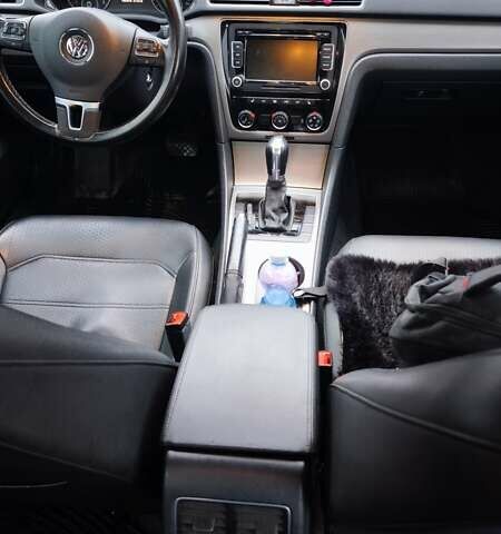 Червоний Фольксваген Пассат, об'ємом двигуна 1.8 л та пробігом 195 тис. км за 11000 $, фото 14 на Automoto.ua