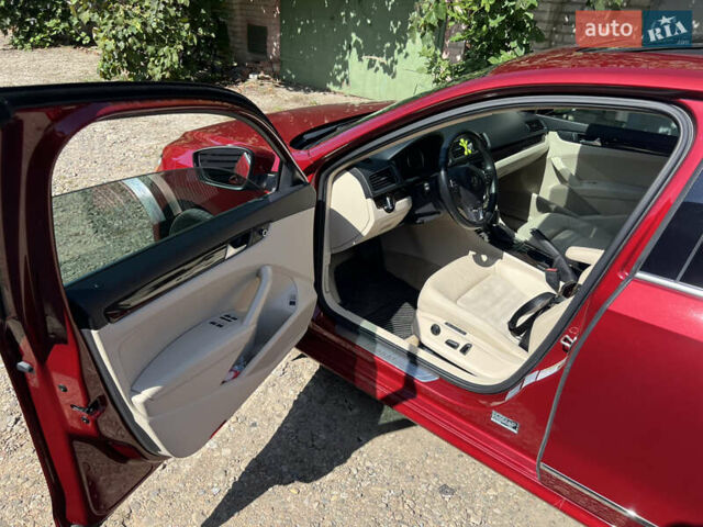 Красный Фольксваген Пассат, объемом двигателя 1.97 л и пробегом 137 тыс. км за 14800 $, фото 6 на Automoto.ua