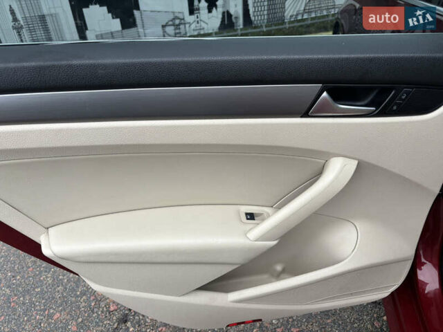 Красный Фольксваген Пассат, объемом двигателя 1.8 л и пробегом 247 тыс. км за 10900 $, фото 10 на Automoto.ua