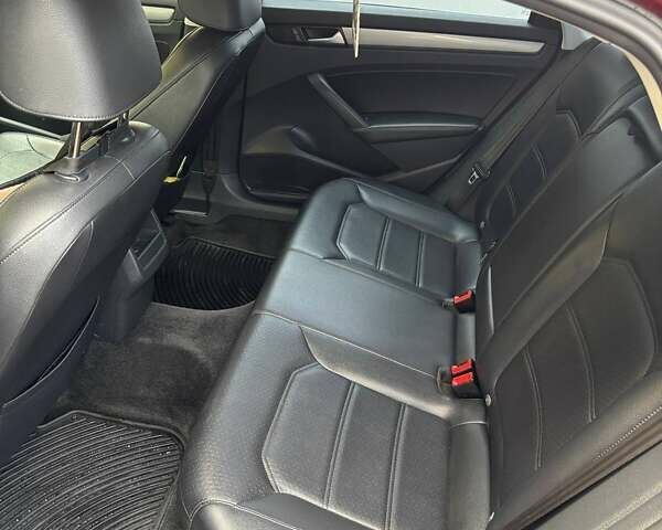 Червоний Фольксваген Пассат, об'ємом двигуна 1.8 л та пробігом 150 тис. км за 9500 $, фото 9 на Automoto.ua