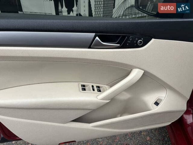 Красный Фольксваген Пассат, объемом двигателя 1.8 л и пробегом 247 тыс. км за 10900 $, фото 7 на Automoto.ua