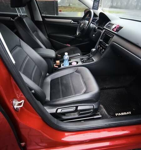 Червоний Фольксваген Пассат, об'ємом двигуна 1.8 л та пробігом 195 тис. км за 11000 $, фото 9 на Automoto.ua