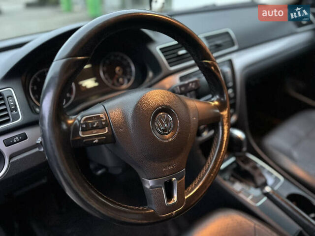 Червоний Фольксваген Пассат, об'ємом двигуна 1.8 л та пробігом 192 тис. км за 9900 $, фото 16 на Automoto.ua