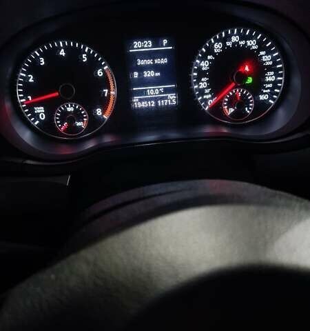 Красный Фольксваген Пассат, объемом двигателя 1.8 л и пробегом 194 тыс. км за 11000 $, фото 12 на Automoto.ua