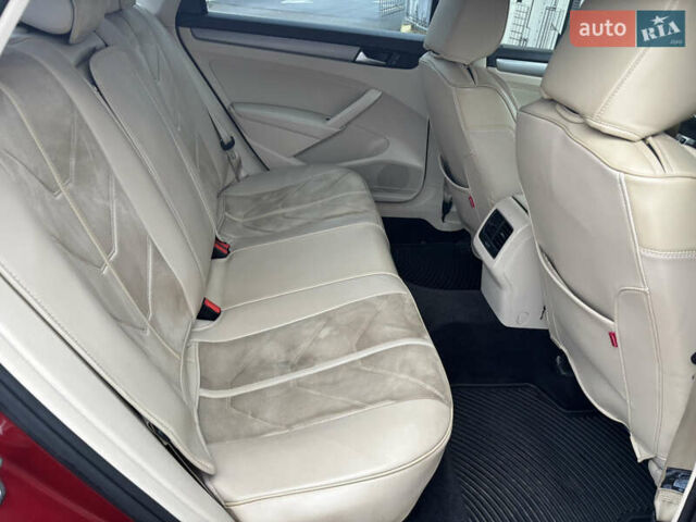 Красный Фольксваген Пассат, объемом двигателя 1.8 л и пробегом 247 тыс. км за 10900 $, фото 13 на Automoto.ua