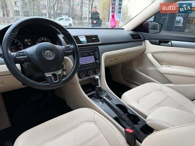 Красный Фольксваген Пассат, объемом двигателя 1.8 л и пробегом 211 тыс. км за 7400 $, фото 8 на Automoto.ua