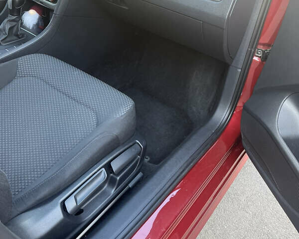 Красный Фольксваген Пассат, объемом двигателя 1.8 л и пробегом 130 тыс. км за 11800 $, фото 28 на Automoto.ua