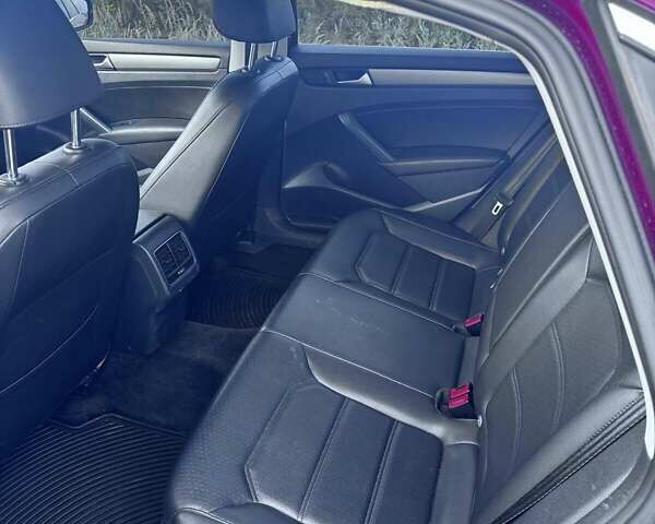 Красный Фольксваген Пассат, объемом двигателя 1.8 л и пробегом 194 тыс. км за 11000 $, фото 10 на Automoto.ua