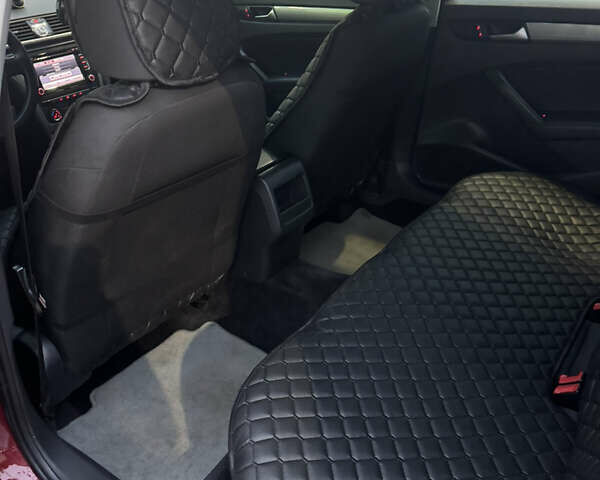 Красный Фольксваген Пассат, объемом двигателя 1.8 л и пробегом 167 тыс. км за 10000 $, фото 10 на Automoto.ua