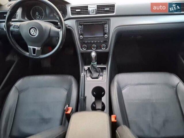 Красный Фольксваген Пассат, объемом двигателя 1.8 л и пробегом 98 тыс. км за 9500 $, фото 6 на Automoto.ua