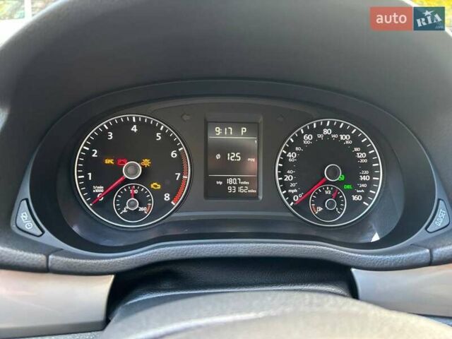 Красный Фольксваген Пассат, объемом двигателя 1.8 л и пробегом 150 тыс. км за 10500 $, фото 2 на Automoto.ua