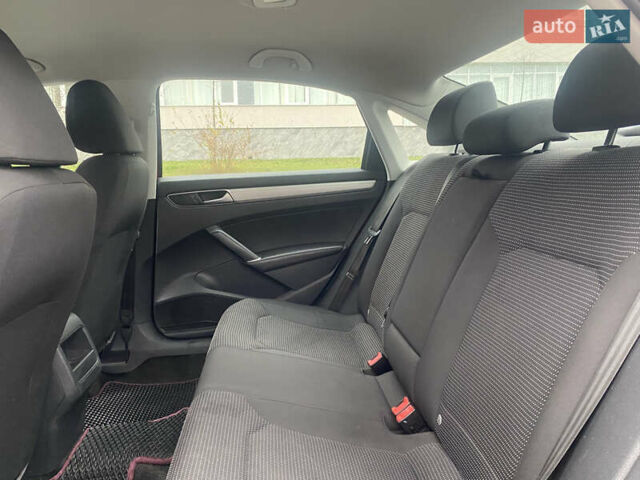 Красный Фольксваген Пассат, объемом двигателя 1.8 л и пробегом 211 тыс. км за 9700 $, фото 12 на Automoto.ua