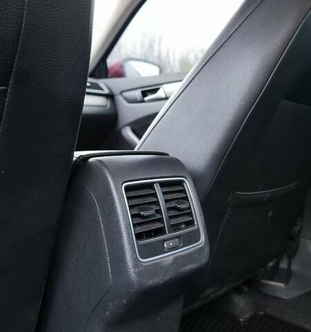 Червоний Фольксваген Пассат, об'ємом двигуна 1.8 л та пробігом 195 тис. км за 11000 $, фото 34 на Automoto.ua