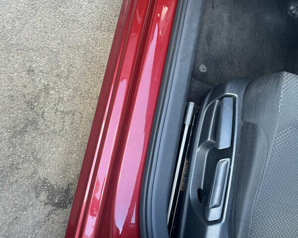 Красный Фольксваген Пассат, объемом двигателя 1.8 л и пробегом 130 тыс. км за 11800 $, фото 22 на Automoto.ua