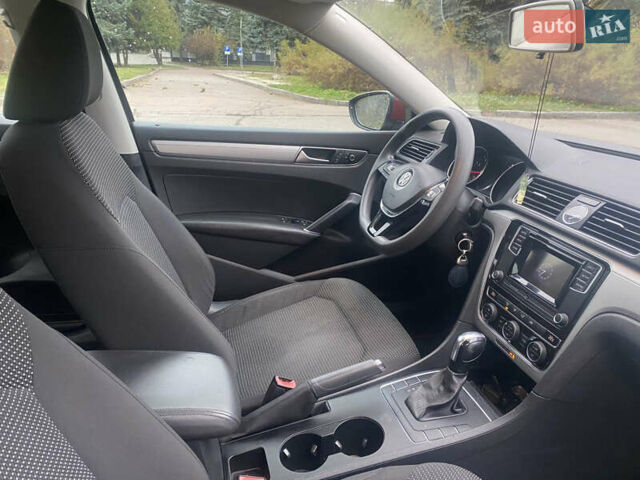 Красный Фольксваген Пассат, объемом двигателя 1.8 л и пробегом 211 тыс. км за 9700 $, фото 8 на Automoto.ua