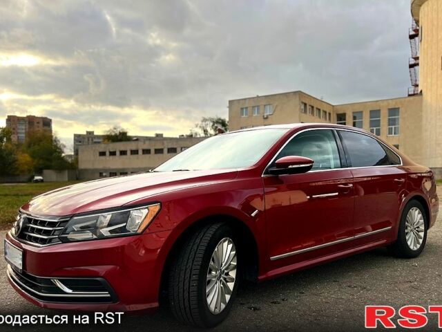 Красный Фольксваген Пассат, объемом двигателя 1.8 л и пробегом 121 тыс. км за 14000 $, фото 2 на Automoto.ua