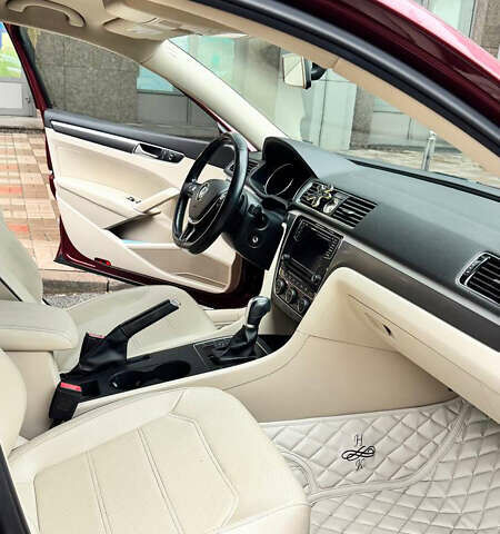 Красный Фольксваген Пассат, объемом двигателя 1.8 л и пробегом 75 тыс. км за 13000 $, фото 2 на Automoto.ua