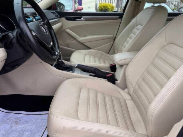 Красный Фольксваген Пассат, объемом двигателя 3.6 л и пробегом 74 тыс. км за 1650 $, фото 8 на Automoto.ua