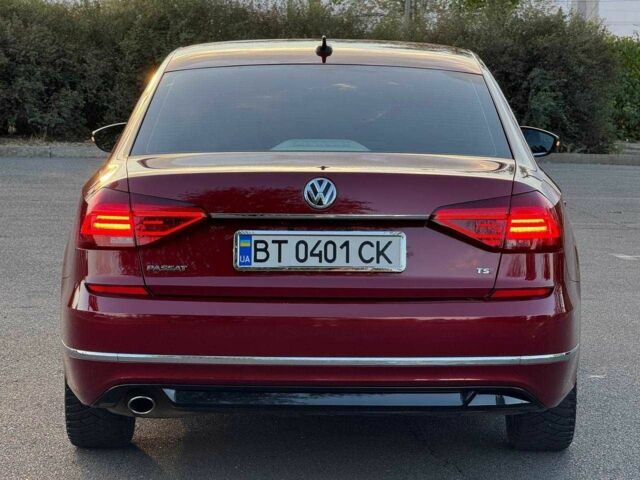Фольксваген Пассат 2016 в Киеве на Automoto.ua Красный Фольксваген Пассат, объемом двигателя 1.8 л и пробегом 110 тыс. км за 12000 $, фото 6 на Automoto.ua