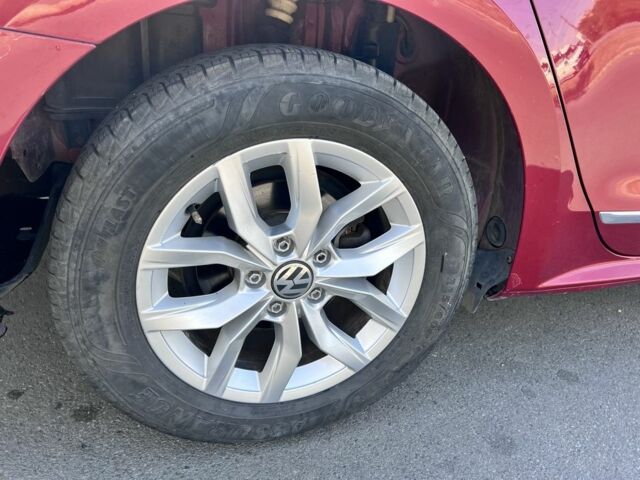 Красный Фольксваген Пассат, объемом двигателя 1.8 л и пробегом 169 тыс. км за 11399 $, фото 7 на Automoto.ua