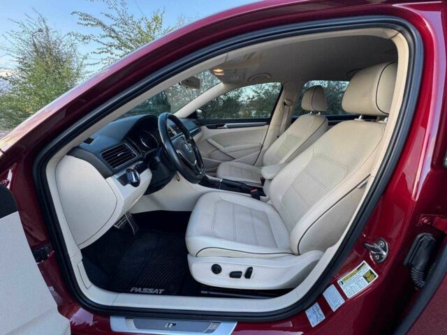 Фольксваген Пассат 2016 в Киеве на Automoto.ua Красный Фольксваген Пассат, объемом двигателя 1.8 л и пробегом 110 тыс. км за 12000 $, фото 8 на Automoto.ua