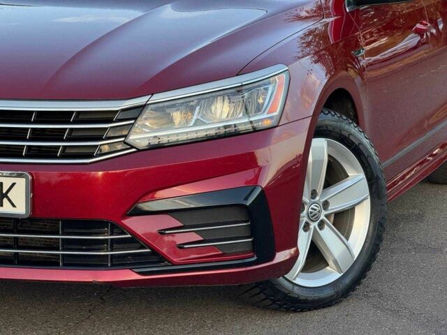 Фольксваген Пассат 2016 в Киеве на Automoto.ua Красный Фольксваген Пассат, объемом двигателя 1.8 л и пробегом 110 тыс. км за 12000 $, фото 3 на Automoto.ua
