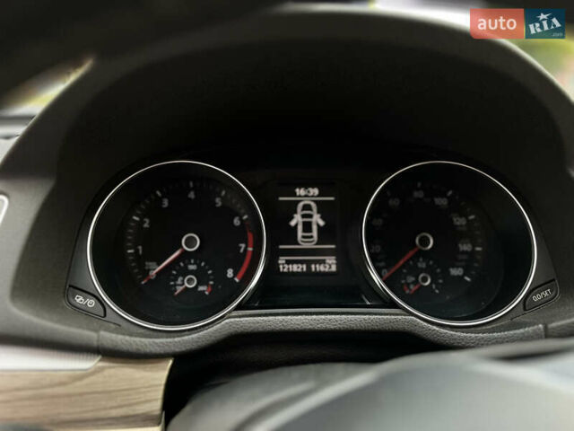 Красный Фольксваген Пассат, объемом двигателя 1.8 л и пробегом 121 тыс. км за 14000 $, фото 6 на Automoto.ua