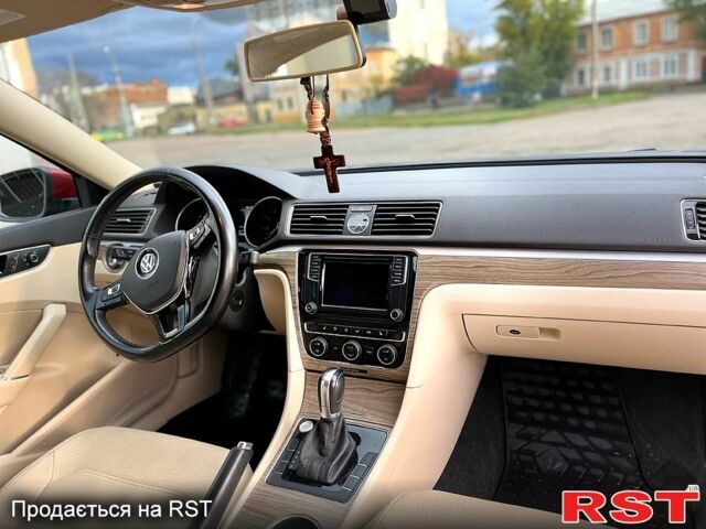 Красный Фольксваген Пассат, объемом двигателя 1.8 л и пробегом 121 тыс. км за 14000 $, фото 4 на Automoto.ua